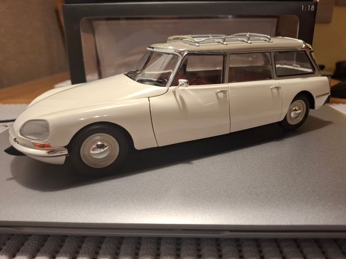 Citroen DS 21 Break 1970 White/Grey - Norev - 1:18 - New in Box