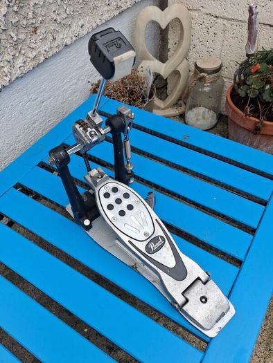 Mapex hardware and Pearl kick pedal.