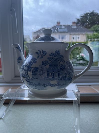 Vintage Sadler "Old Willow " Teapot in mint condition