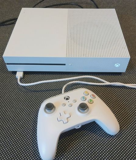 Microsoft Xbox One S 1TB White Console Bundle Fully Tested