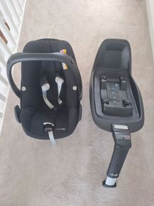 Maxi cosi car seat and ISO fix base