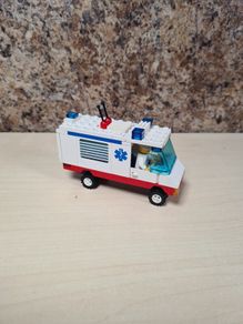 vintage LEGO system 6666 Ambulance town city