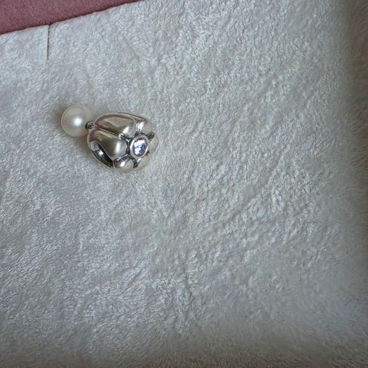 Pandora  charm with pearl drop and purple gemstone in great condition