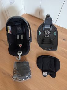 Cybex Cloud Z infant car seat and Swivel Isofix Base