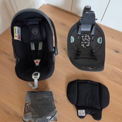 Cybex Cloud Z infant car seat and Swivel Isofix Base