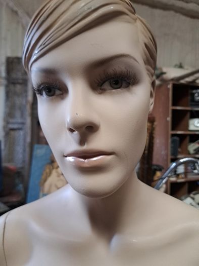 Female Mannequin