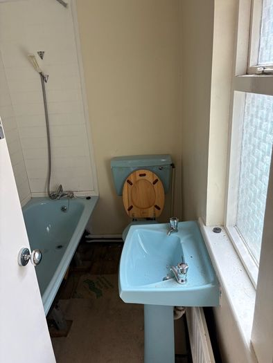 Vintage Turquoise Bathroom
