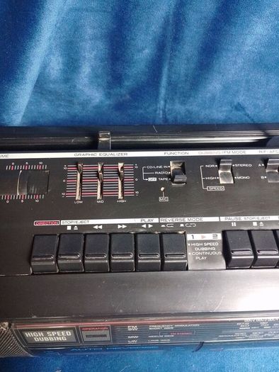 vintage Hitachi 1988 cassette radio