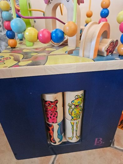 Zany zoo activity cube