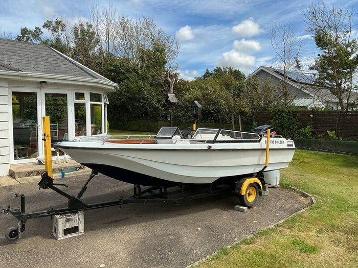 Stratos 600 Boat