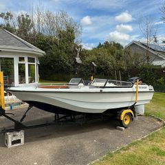 Stratos 600 Boat