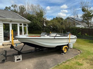 Stratos 600 Boat