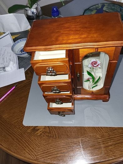 Jewellery cabinet