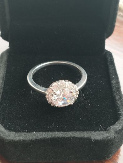 Vintage 925 Sterling Silver CZ Cluster Ring.