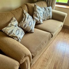 A matching 3 seater and 2 seater sofa
