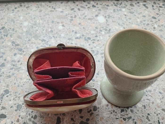 Victorian child's money purse or jewellery box.