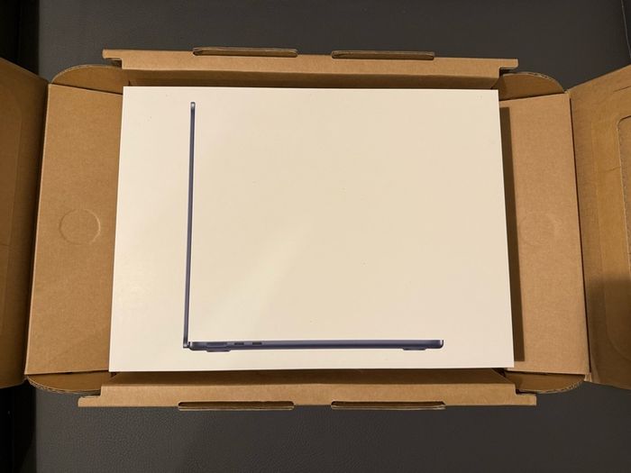 MacBook Air 15-inch M4 CHIP 2025 16/256GB (IRISH STOCK)10-Core CPU/10-Core GPU Brand New Sealed 1 year Apple Warranty RECEIPT.