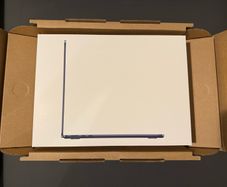 MacBook Air 15-inch M4 CHIP 2025 16/256GB 10-Core CPU/10-Core GPU Brand New Sealed 1 year Apple Warranty RECEIPT.