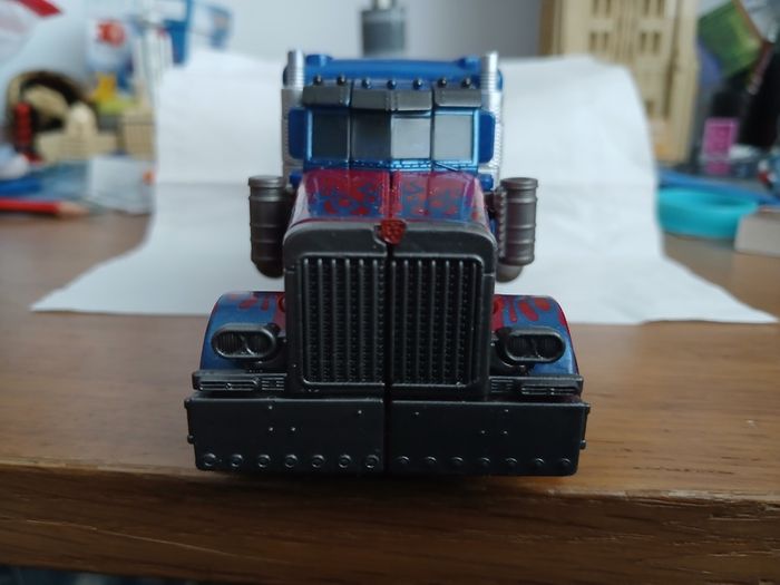 Transformer Studio Series Optimus Prime