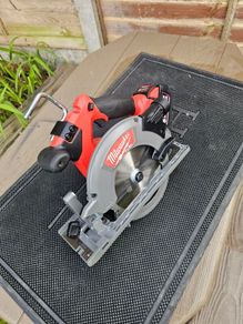 Milwaukee skill saw and 5ah battery