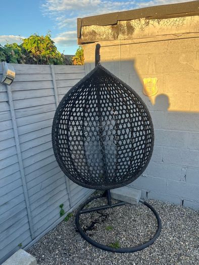 egg chair