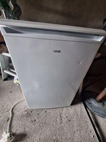 Logik under counter fridge