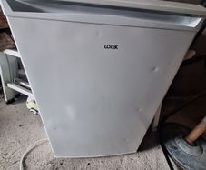 Logik under counter fridge