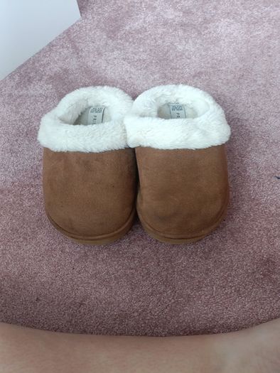 fake UGG slippers