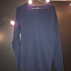 100% Lambswool V-Neck Jumper