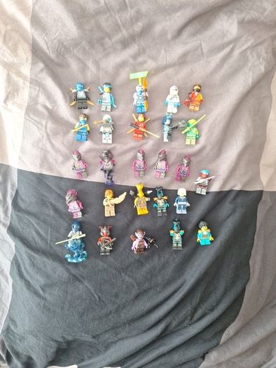 LEGO Ninjago Minifigure Bundle - 26 Figures (Ninjas & Villains)