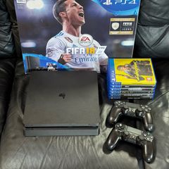Playstation 4 Slim 500GB, 2x DualShock 4, Games
