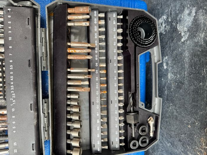 Drill bit set