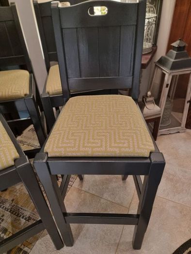 Beautiful Kitchen Island Stools x 4