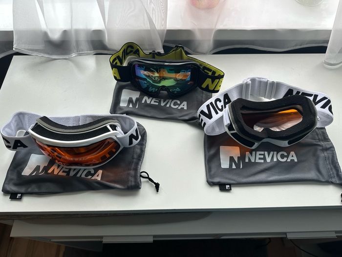 Ski goggles