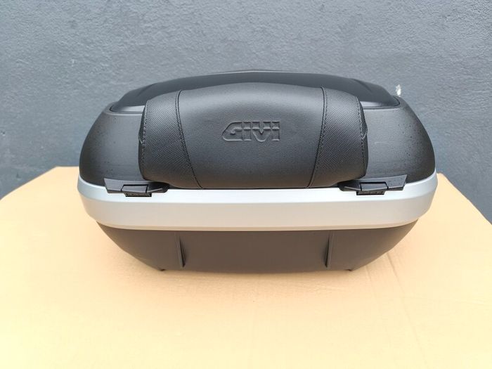 Givi Monokey V47 Top Case & Accessories