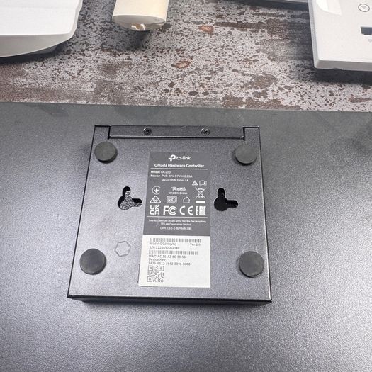 TP Link Omada Access points with switch and gateway