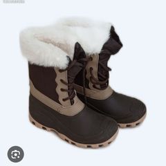 Snow boots womens size 6