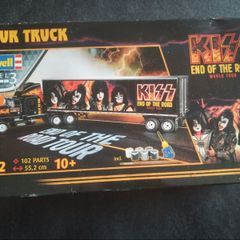 Model Kiss End of The Road Tour Truck