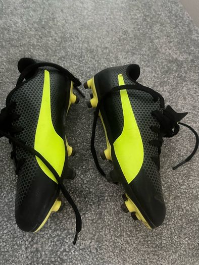 Boys Football boots & shin guards