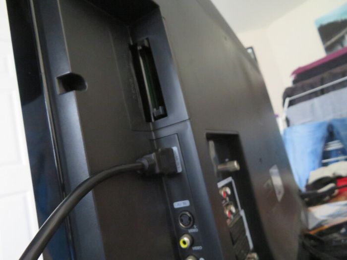 32 Inch Samsung TV (HDMI, no remote)