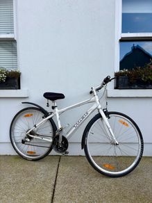 Trek 7.3 FX Hybrid Bike. White. 17 Inch Frame