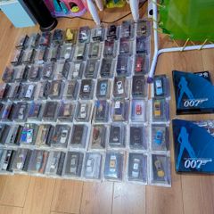 007 James Bond cars and magazines