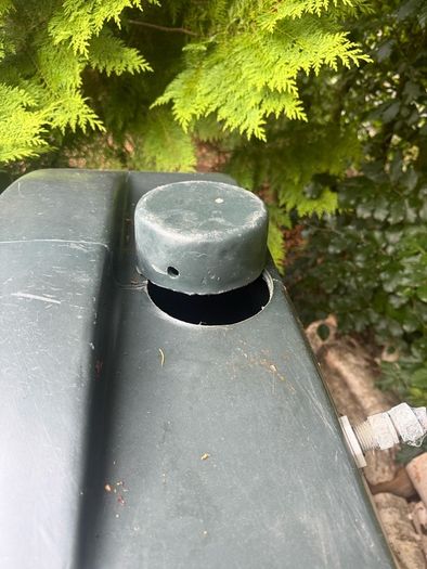 Oil tank