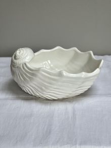 Shell shaped bowl