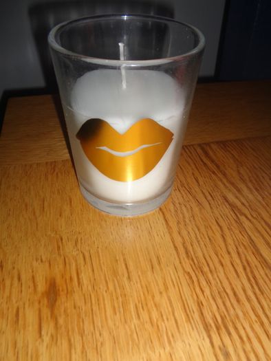 Love Always Fizz & Bubbles Scent Candle for Sale