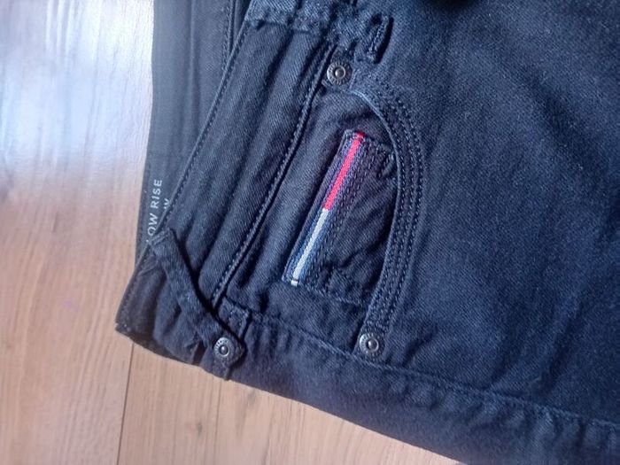 ladies jeans. Tommy Hilfiger size 28