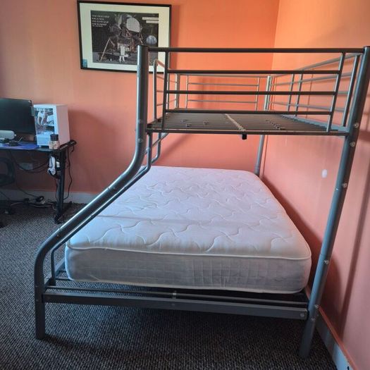 Triple bunk bed