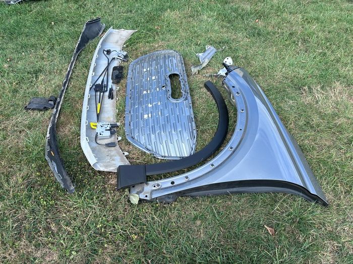 Audi q4 etron lh wing and front parts