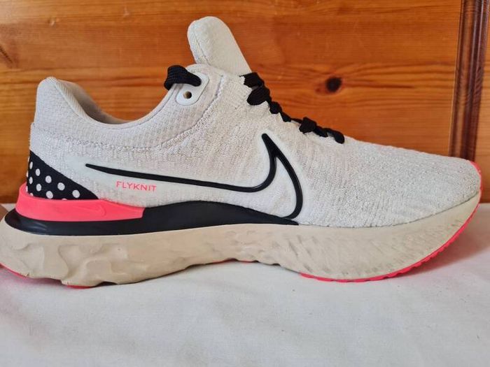 2022 nike react infinity flyknit 3 Size 7.5 eu 42 white/pink in excellent condition