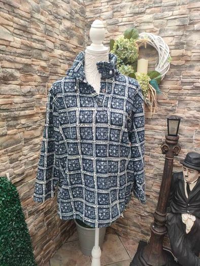 Ten yards by Colmar Navy and white fleece sweater